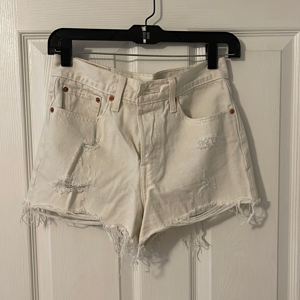 Levi’s 501 cut off shorts - white size 27